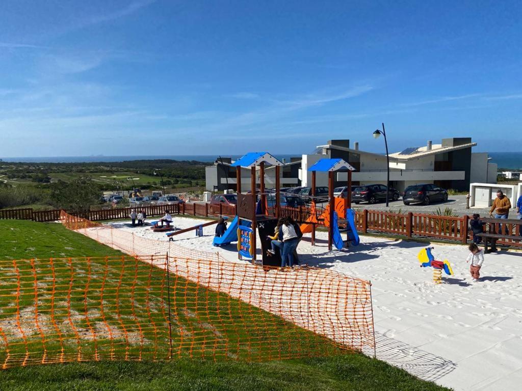 Royal Obidos Scenic Resort Praia del Rei المظهر الخارجي الصورة Playground in the village