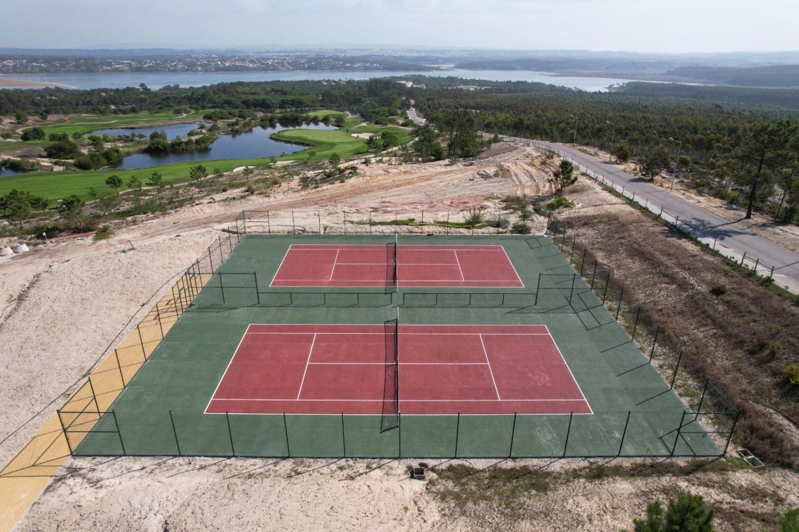 Royal Obidos Scenic Resort Praia del Rei المظهر الخارجي الصورة Tennis courts at the resort