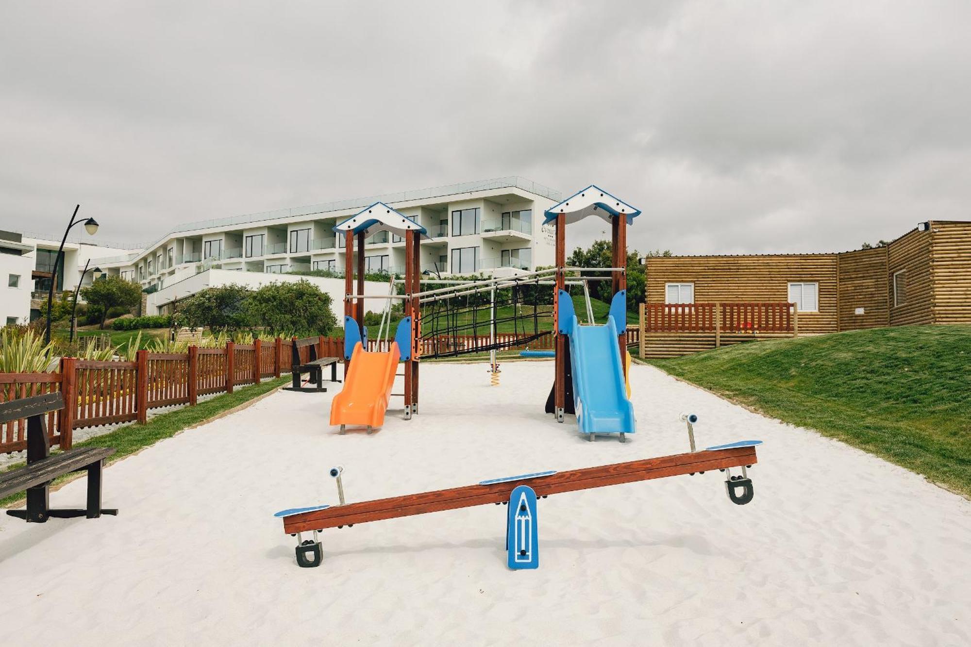 Royal Obidos Scenic Resort Praia del Rei المظهر الخارجي الصورة Playground in the village